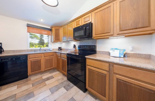 Princeville Hotel | 1BR Condo w/Lanai + In-Unit Washer/Dryer + Full Kitchenette |Pool Access