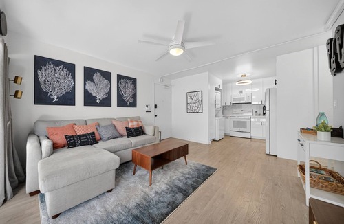 Waikiki Condo | 2 bedroom 2 bath ~ Free Parking ~ minutes from the beach ~ 4 beds, sleeps 7