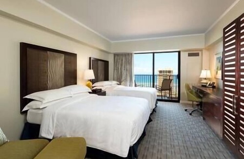 Waikiki Resort | 2 HGVC Hawaii Village, Beachfront Resort, Hot Tub!