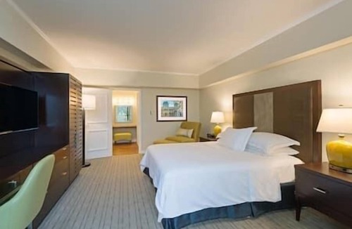 Waikiki Resort | 2 HGVC Hawaii Village, Beachfront Resort, Hot Tub!