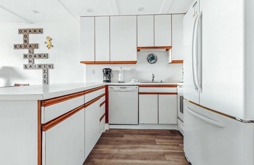 Nawiliwili Apartment | 2BR Condo w/Kitchen & Pool | Near Nawiliwili Park