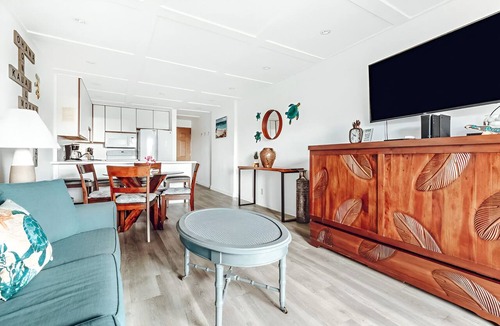Nawiliwili Apartment | 2BR Condo w/Kitchen & Pool | Near Nawiliwili Park
