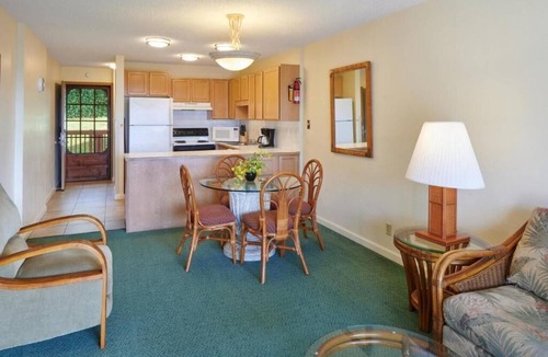 Nawiliwili Apartment | 2BR Condo w/Kitchen & Pool | Near Nawiliwili Park