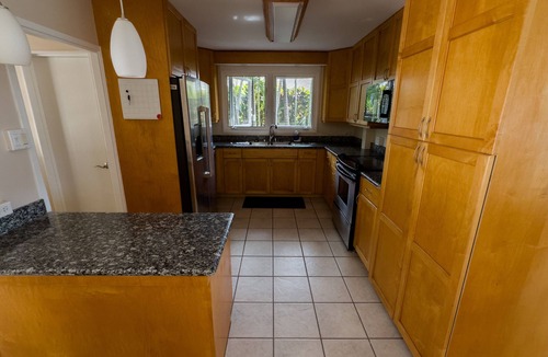 Diamond Head - Kapahulu - St. Louis House | 3-bedroom house in Waikiki with pool/jacuzzi, walking distance from the beach