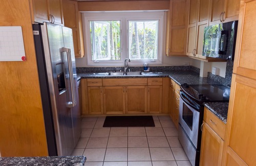 Diamond Head - Kapahulu - St. Louis House | 3-bedroom house in Waikiki with pool/jacuzzi, walking distance from the beach