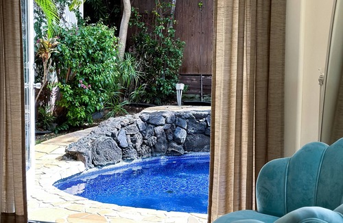 Diamond Head - Kapahulu - St. Louis House | 3-bedroom house in Waikiki with pool/jacuzzi, walking distance from the beach