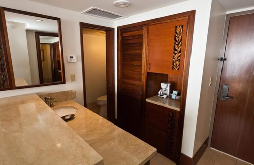 Lahaina Hotel | 3 Tower Ocean View Doubles at Royal Lahaina Resort!