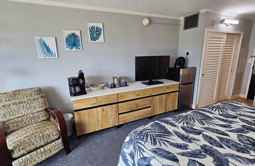 Hanamaulu Resort | 4 Star Beach Front Luxury Resort, Lanai Ocean View, 1 minute walk to the beach