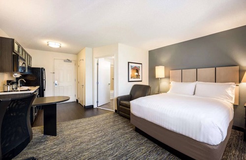 Braintree Hotel | 4 Units | Extended Boston Stay | Kitchen & Laundry | Near Aquarium & Fenway