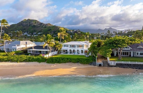 Lanikai House | 5-star Lanikai BEACHFRONT (5 bedrooms,sleeps 13)