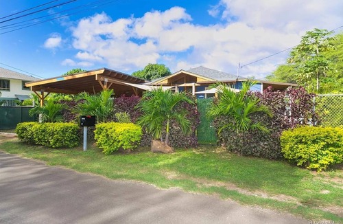Makaha House | 581feet away from the beach on country road surrounded by greenery and mountains