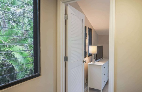 Historic Lahaina Front Street House | 75ft from the Ocean! Great Location! Puamana 24-4