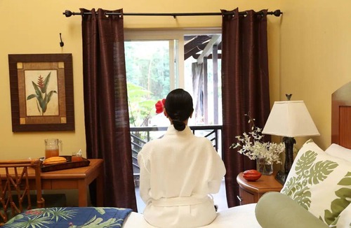 Pahoa Hotel | A Polished Retreat: Double Accommodations & Detached Bathroom