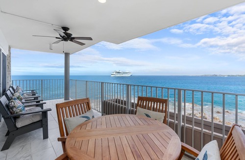 Kailua-Kona Condo | 🌴Absolute oceanfront getaway. Nicely upgraded and well equipped🌴