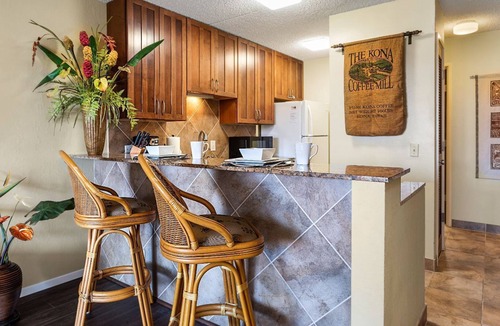 Historic Kailua Village Condo | 🏖️AC | Easy Walk to Restaurants Shopping | Concierge Included