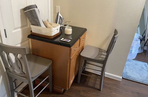 Paine Field-Lake Stickney House | Adorable fully remodeled Suite with Kitchen and office area