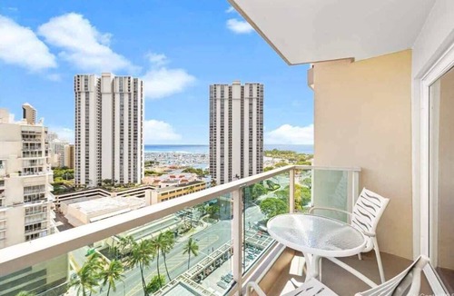 Ala Moana Condo | Ala Moana Condo w Amazing Views 1122