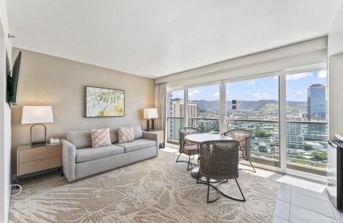 Ala Moana Apartment | Ala Moana Hotel 2026 near beach King bed
