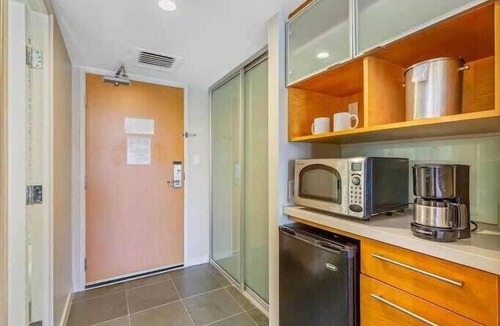 Ala Moana Apartment | Ala Moana Studio 804 Deluxe Mountain View Suite