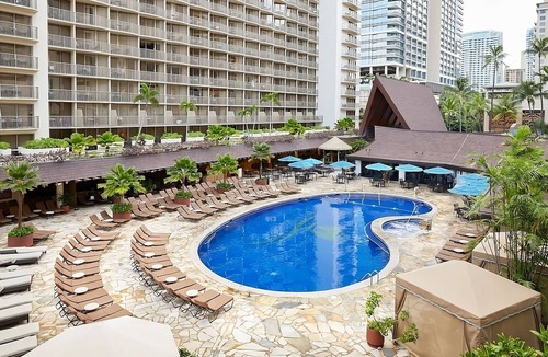 Waikiki Apartment | Aloha from Waikiki! 3 Pet-friendly Units for 12, Onsite Pool!