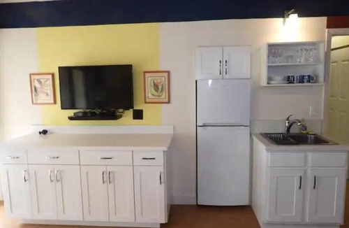 Kaiulani Apartment | Aloha Hideaways- Palm Retreat B