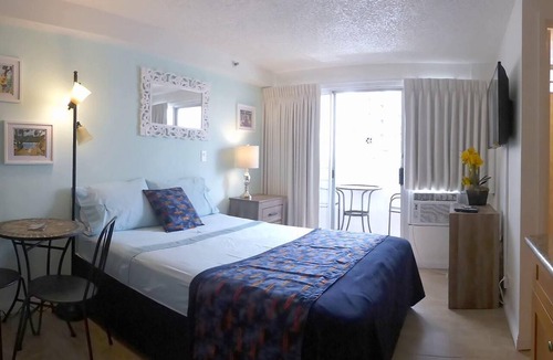 Waikiki Apartment | ALOHA-WAIKIKI FUN & CHARMING near BEACH 52