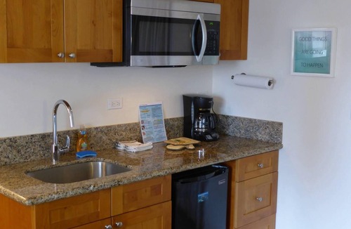 Waikiki Apartment | ALOHA-WAIKIKI FUN & CHARMING near BEACH 52