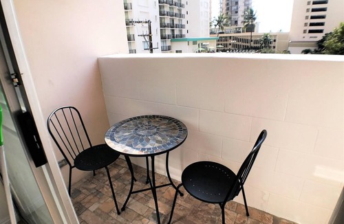Waikiki Apartment | ALOHA-WAIKIKI FUN & CHARMING near BEACH 52