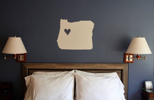 Siskiyou-Hargadine Historic District Bed & Breakfast | Ashland's Premier Eco-B&B: Dog-friendly Queen Bed Room with Separate Entrance (Pertelote)