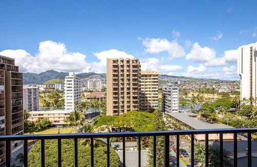 Waikiki Condo | Aston Waikiki Banyan 1BST4 | Pool & Hot Tub