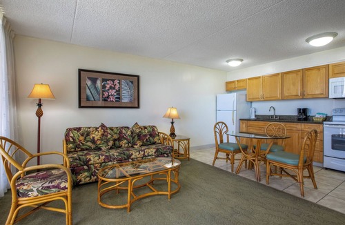 Waikiki Condo | Aston Waikiki Banyan 1BMV4 | Mountain Views – Pool & Hot Tub