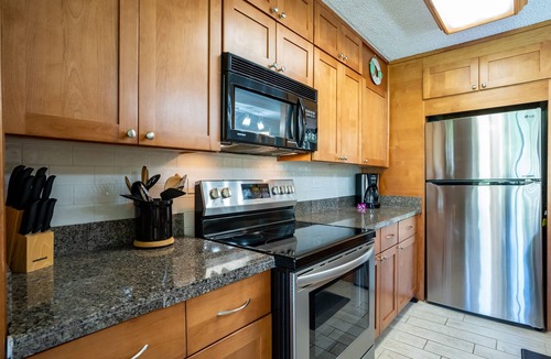 Kihei Condo | AUGUST 15% OFF 7nt stays Remodeled Kihei Oceanfront property AC, Gas BBQ & Pool