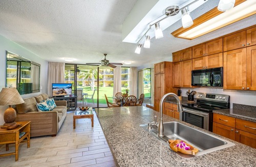 Kihei Condo | AUGUST 15% OFF 7nt stays Remodeled Kihei Oceanfront property AC, Gas BBQ & Pool