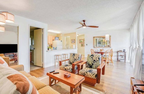 Hanamaulu Condo | August sale! Water-View 3rd-Floor Lihue Condo with Pool, Steps to Beach