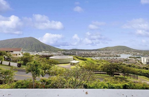 Hawaii Kai House | August Special! Hawaii Kai Dream with Ocean Views & Big Lanai