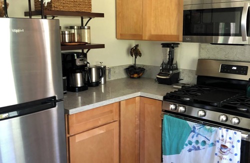 Keaau Cottage | Avocado Acre- Perfect cottage in Keaau for a relaxing getaway