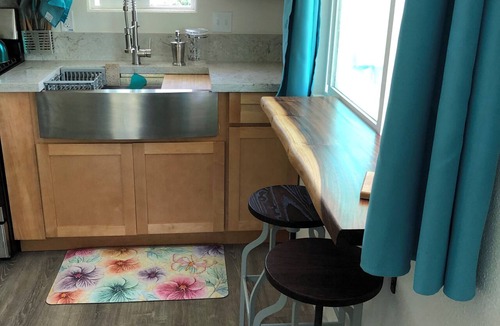 Keaau Cottage | Avocado Acre- Perfect cottage in Keaau for a relaxing getaway