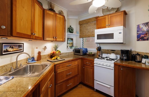 Kamuela Cottage | B.I. Plumeria Cottage -Summer Rates! Perfect Couples Getaway in Magical Puako