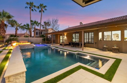 Arabian Views House | Backyard Bliss - Firepit Putt Play Pool & Spa