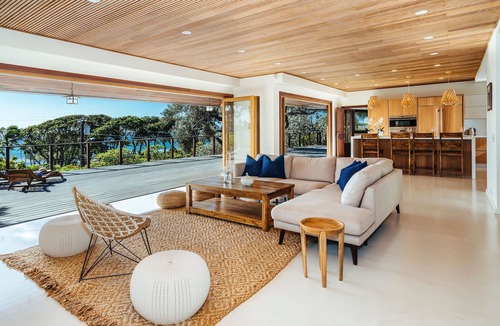 Kahala House | Barefoot Luxury Steps to Beach Diamond Head Kahala Waikiki. SPRING BREAK!