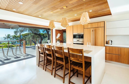 Kahala House | Barefoot Luxury Steps to Beach Diamond Head Kahala Waikiki. SPRING BREAK!