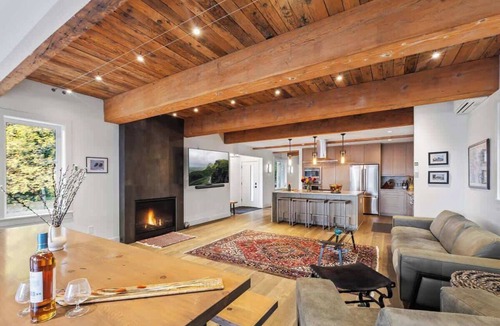 Northeast Bellevue House | Bayview Modern Luxury by the Lake
