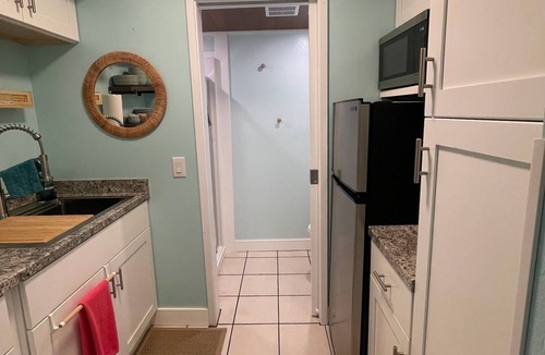 Historic Kailua Village Condo | Beach Bungalow Condo in Kona - New Remodel with 3 Beds & Sleeps 4 + Pool