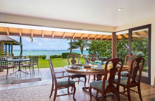Waimanalo Beach House | BEACH FRONT ESTATE - WHITE SANDY BEACH AND BLUE LAGOON/3 HOUSES/GATED/HOT TUB