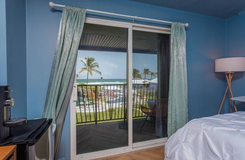 Hanamaulu Resort | Beach Front Resort. Epic Ocean Views. Pool+ Water Slides. Spa. AC.