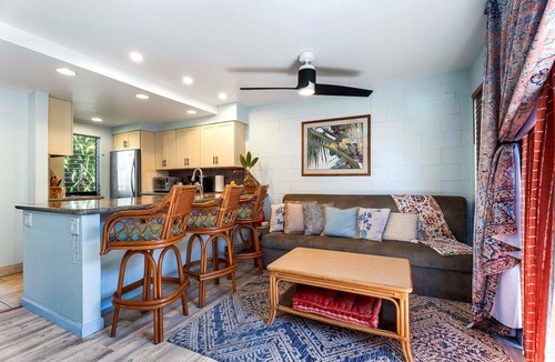 Historic Kailua Village House | Beach Haven at Malia Kai – Prime Location near downtown, Incredible Views & Pool