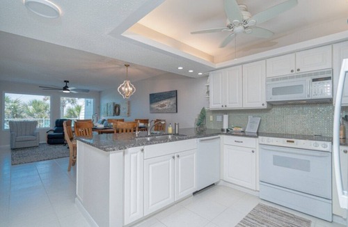 Sunnyside House | Beachfront 3BR Townhouse Not a Condo! Pet Friendly
