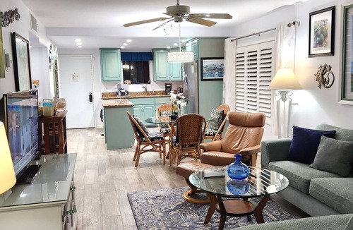 Kihei Condo | Beachfront Direct Ocean Views, End Unit, AC, Wi-Fi TVs, Elevator, Free Parking