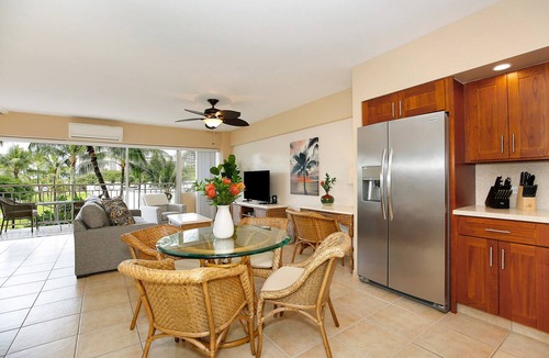 Waikiki Condo | Beachfront, Peek-a-Boo Ocean Views, Washer/Dryer, A/C, Wi-Fi!