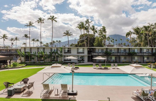 Kahului Hotel | Beachfront Retreat | 2 Modern Units | Outdoor Pool | Parking | Pets Welcome